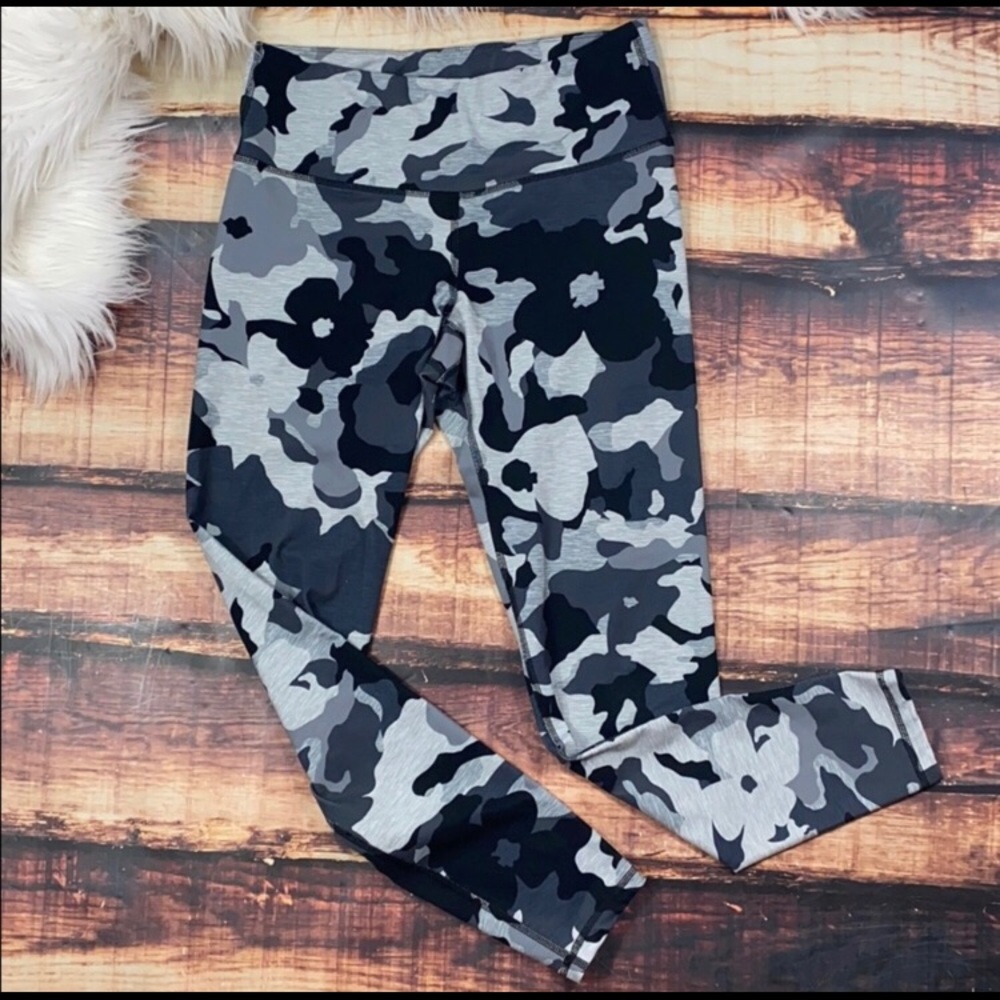 Old Navy Active Camo Floral Leggings Athletic